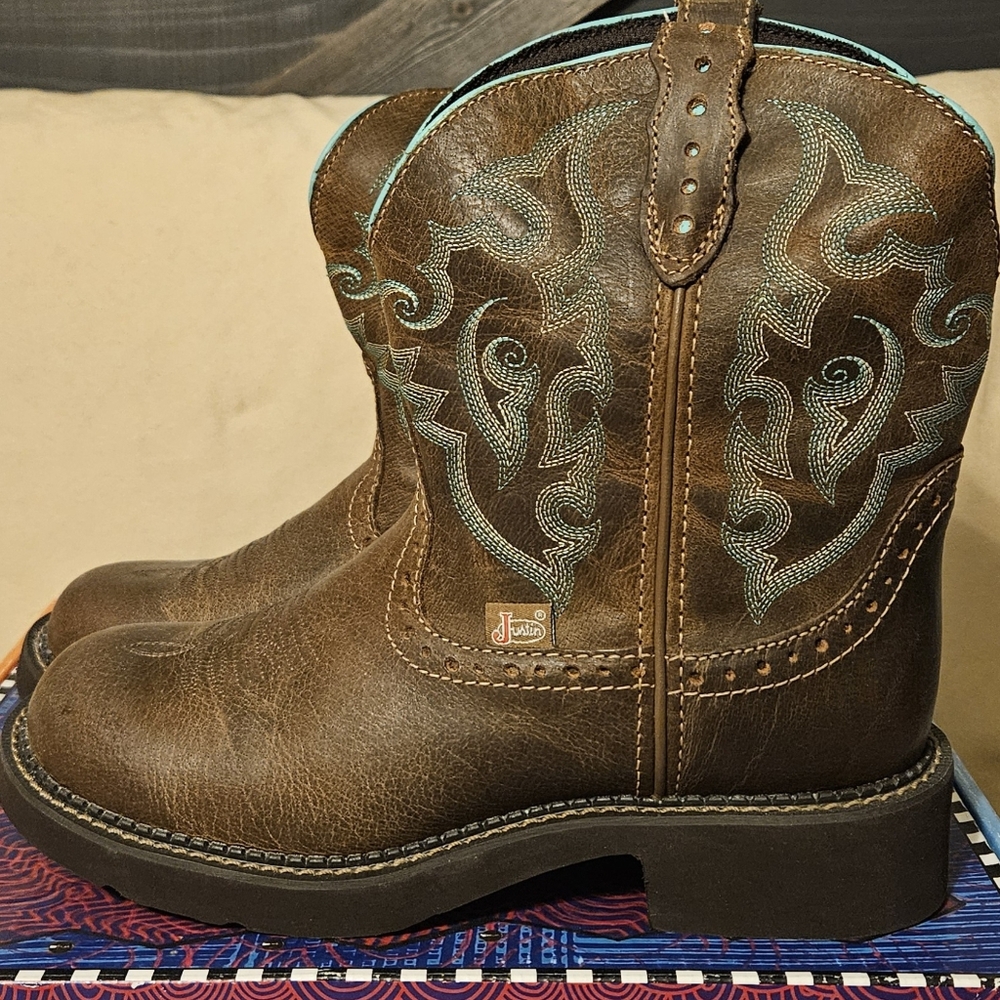 Justin Women's Western Boots, size 8 width B, brown and teal